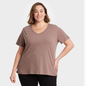 Ava & Viv Plus Size V-Neck Short Sleeve Tee - Brown